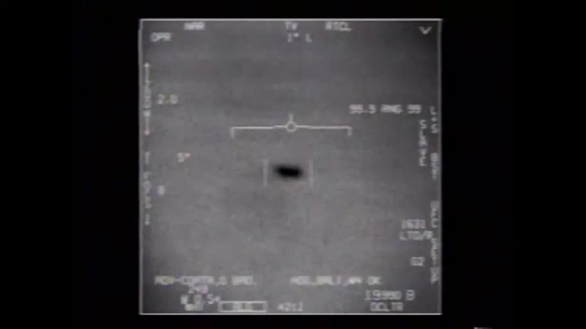 Una foto del gobierno muestra "fenómenos aéreos no identificados". Departamento de Defensa)