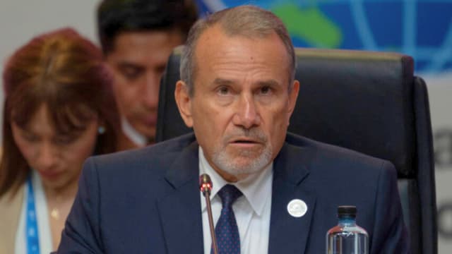 El ministro de Relaciones Exteriores de Perú, Elmer Schialer, en el Centro de Convenciones de Lima, el 14 de noviembre de 2024. (CRIS BOURONCLE/AFP a través de Getty Images)