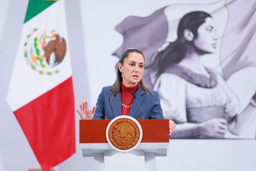 La presidenta de México, Claudia Sheinbaum, habla durante la rueda de prensa matutina diaria en el Palacio Nacional el 6 de agosto de 2025 en Ciudad de México, México. (Foto de Manuel Velasquez/Getty Images)