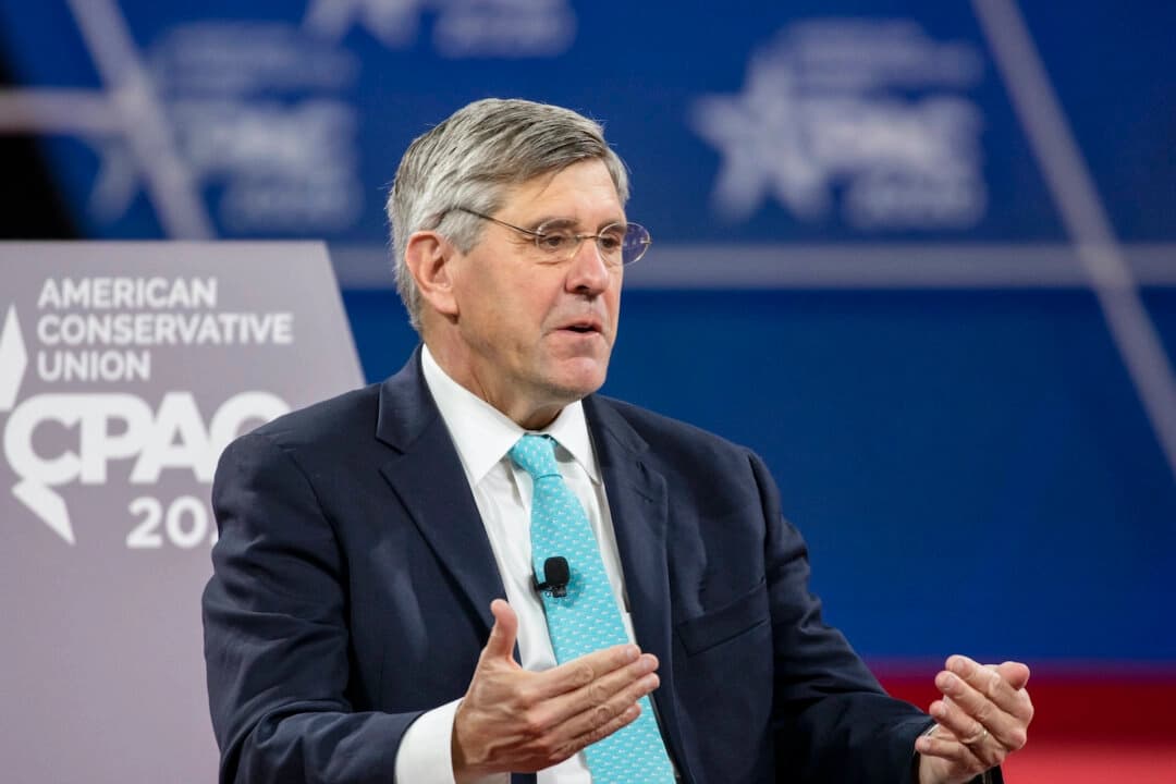 El economista Stephen Moore habla en la Conferencia de Acción Política Conservadora 2020 (CPAC) en National Harbor, Maryland, el 28 de febrero de 2020. (Samuel Corum/Getty Images).