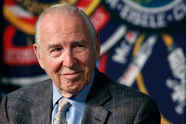 Muere el astronauta Jim Lovell, autor de "Houston, tenemos un problema", a los 97 años
