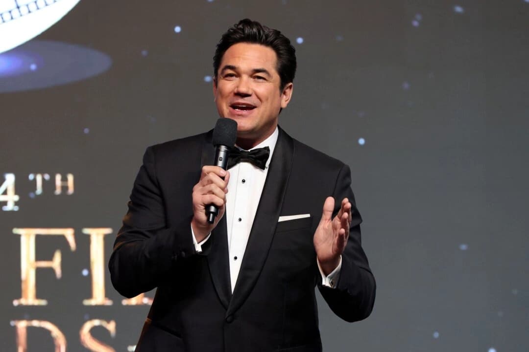 El presentador Dean Cain habla en el escenario durante la 24.ª edición de los Family Film Awards en el Hilton Los Angeles/Universal City de Universal City, California, el 24 de marzo de 2021. (Kevin Winter/Getty Images)