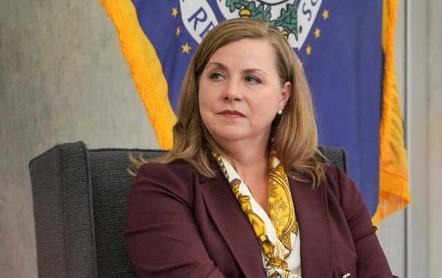 Funcionaria de la Fed dice que últimos datos de empleo respaldan 3 recortes de tasas en 2025