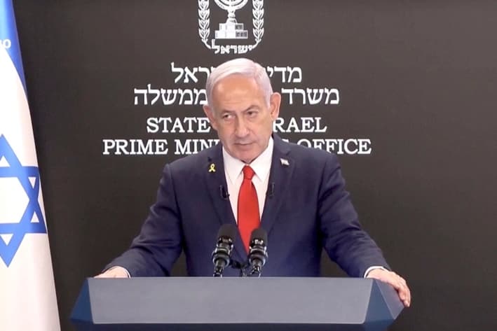 El primer ministro israelí, Benjamin Netanyahu, habla durante una conferencia de prensa en su despacho en Jerusalén, el 10 de agosto de 2025. (GPO vía Reuters/Captura de pantalla vía The Epoch Times)