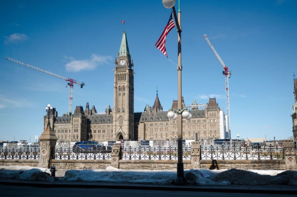 La Colina del Parlamento durante la visita del presidente estadounidense Joe Biden a Ottawa, Canadá, el 24 de marzo de 2023. (Foto de ANDREJ IVANOV/AFP vía Getty Images)