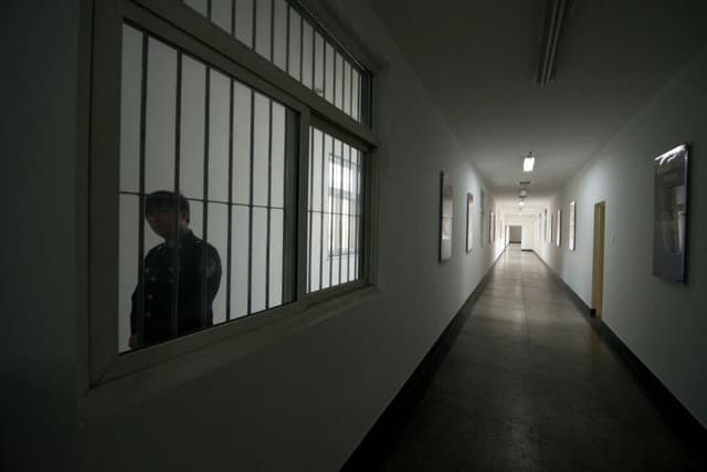 Grupo de defensa insta a China a levantar la prohibición de salida de niño de 7 años y su madre