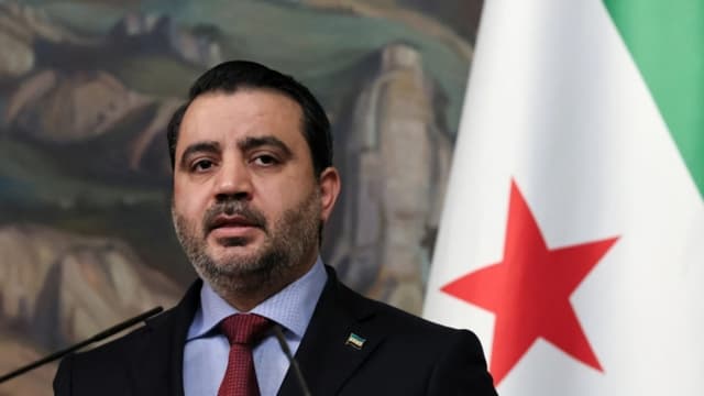 El ministro de Asuntos Exteriores sirio, Asaad Hassan al-Shaibani, habla durante una rueda de prensa tras las conversaciones con el ministro de Asuntos Exteriores ruso, Serguéi Lavrov, en Moscú, Rusia, el 31 de julio de 2025. (Shamil Zhumatov/Pool/Reuters)
