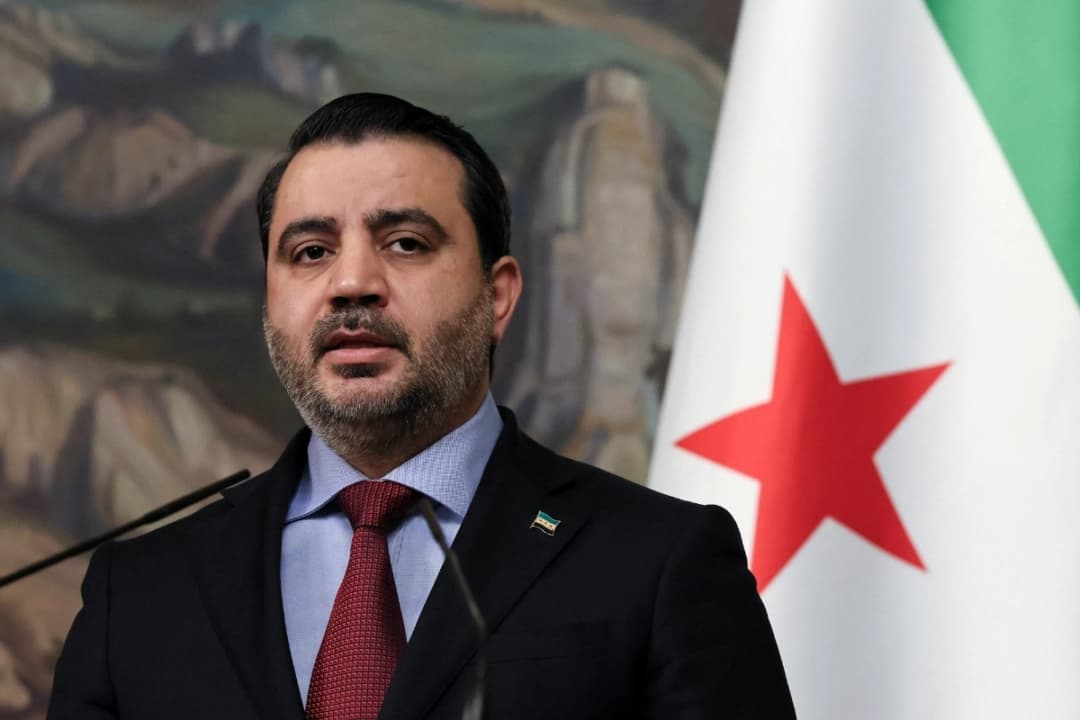 El ministro de Asuntos Exteriores sirio, Asaad Hassan al-Shaibani, habla durante una rueda de prensa tras las conversaciones con el ministro de Asuntos Exteriores ruso, Serguéi Lavrov, en Moscú, Rusia, el 31 de julio de 2025. (Shamil Zhumatov/Pool/Reuters)

