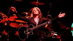 Kathy Mattea, cantante de música country y ganadora del Grammy es invitada a formar parte del Grand Ole Opry
