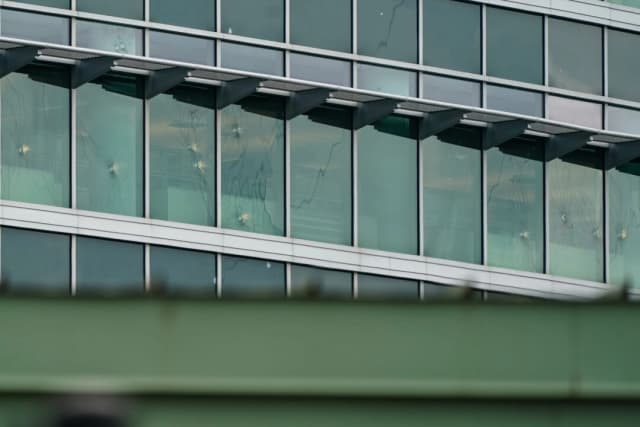 Hombre que disparó contra los CDC expresó su "descontento" con las vacunas contra COVID-19: autoridades