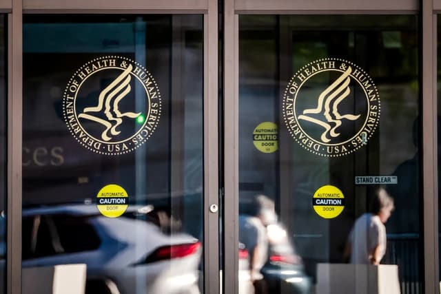 El Departamento de Salud y Servicios Humanos en el edificio Hubert H. Humphrey, en Washington, el 28 de abril de 2025. (Madalina Vasiliu/The Epoch Times)