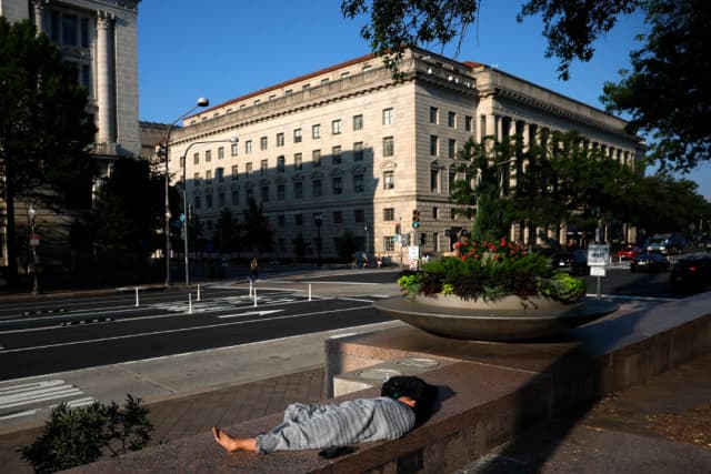 Personas sin hogar enfrentarán multas y cárcel en DC si rechazan refugio o tratamiento: Casa Blanca