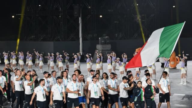 La delegación italiana participa en el desfile de atletas durante la ceremonia de apertura de los Juegos Mundiales de 2025 en el Centro Internacional de Convenciones Tianfu, en Chengdu, en la provincia de Sichuan, al suroeste de China, el 7 de agosto de 2025. (Jade Gao/AFP a través de Getty Images)