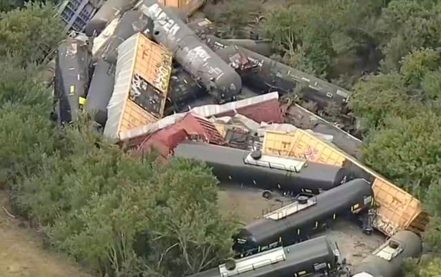 35 vagones del tren Union Pacific se descarrilan cerca de una localidad de Texas