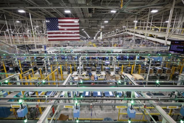 Vista del interior de la planta de producción de lavavajillas de GE Appliances en Louisville, Kentucky, el 8 de agosto de 2025. (Michael Hickey/Getty Images)
