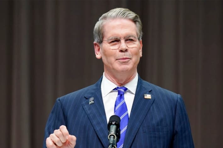 El secretario del Tesoro de Estados Unidos, Scott Bessent, habla durante una ceremonia por el Día Nacional de Estados Unidos en la Expo Mundial 2025, en Osaka, Japón, el 19 de julio de 2025. (Tomohiro Ohsumi/Getty Images)