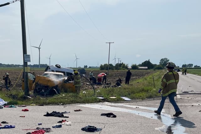 6 muertos tras choque de camión contra furgoneta que transportaba a miembros de una comunidad amish