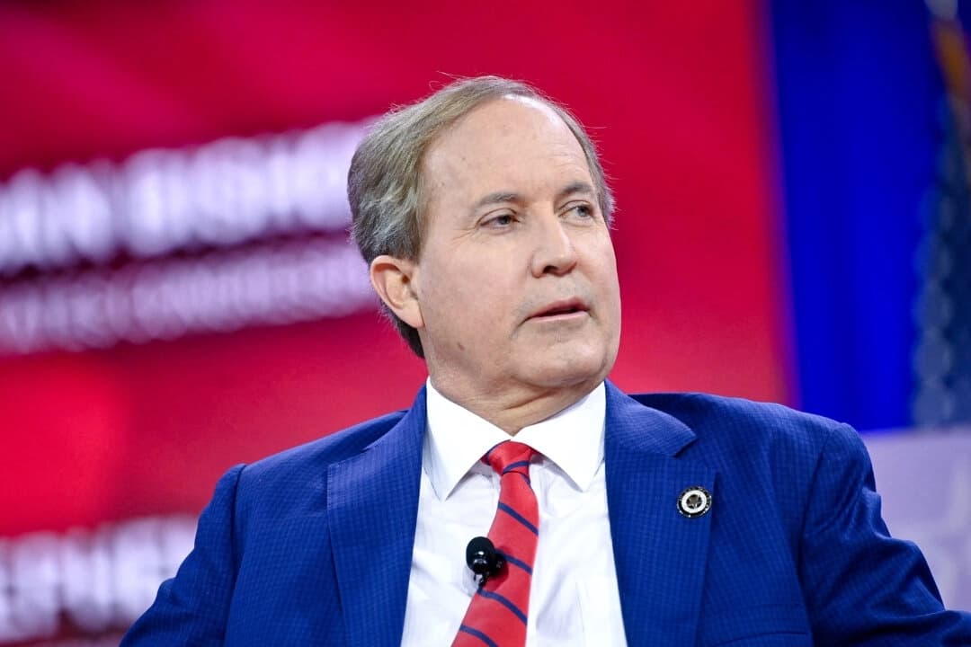El fiscal general de Texas, Ken Paxton, habla durante la reunión anual de la Conferencia de Acción Política Conservadora (CPAC) en National Harbor, Maryland, el 23 de febrero de 2024. (Mandel Ngan/AFP a través de Getty Images)

