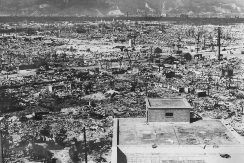 Las consecuencias de la bomba atómica en Hiroshima en 1945. (AFP vía Getty Images)

