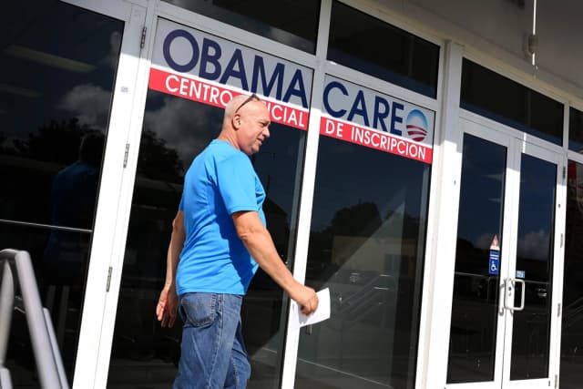 Juez federal anula la regla de excepción religiosa de ley Obamacare