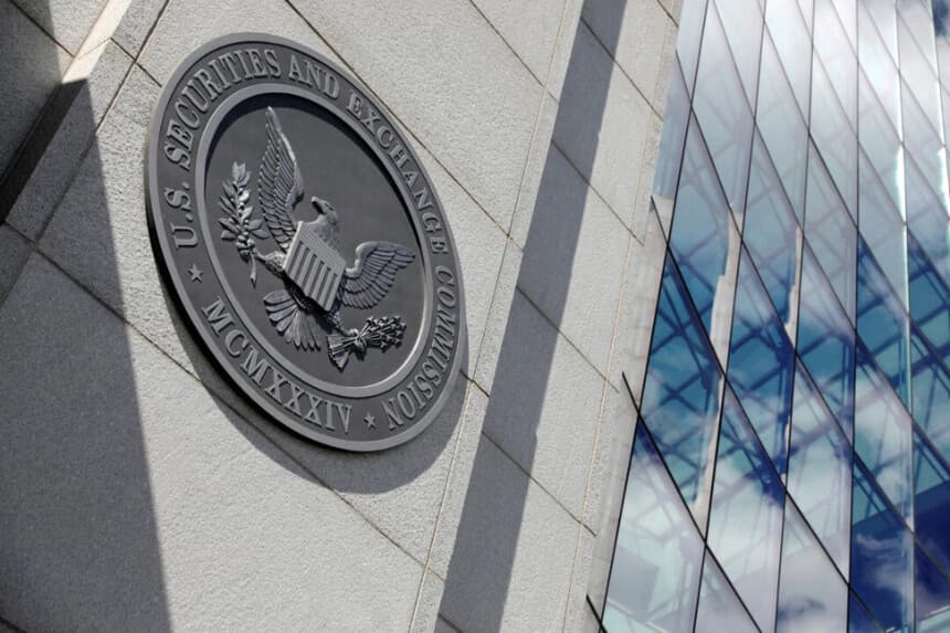 El sello de la Comisión de Bolsa y Valores de Estados Unidos (SEC) en su sede de Washington, el 12 de mayo de 2021. Andrew Kelly/Reuters