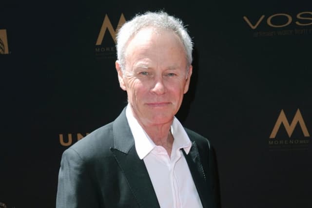 Tristan Rogers llega a la 43.° edición anual de los Premios Emmy Diurnos en el Hotel Westin Bonaventure de Los Ángeles, el 1 de mayo de 2016. (Richard Shotwell/Invision/AP)