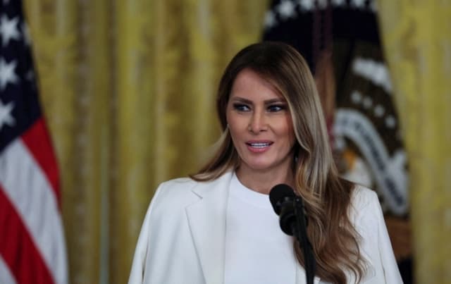 La primera dama Melania Trump habla en la Casa Blanca en Washington, el 8 de mayo de 2025. (Leah Millis/Foto de archivo/Reuters)