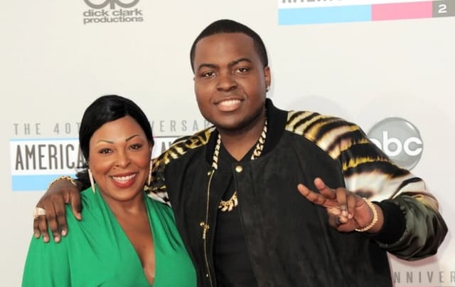 Condenan a cantante Sean Kingston a 3 años y medio de cárcel por fraude de un millón de dólares