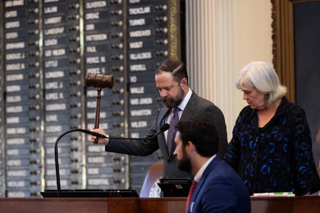 Demócratas de Texas regresan y convocan votación sobre mapa electoral que favorece a republicanos