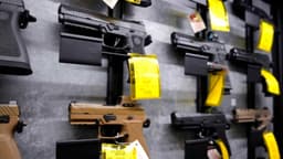DOJ no apelará orden judicial sobre prohibición de portar armas ocultas en oficinas de correos