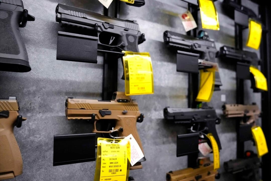 DOJ no apelará orden judicial sobre prohibición de portar armas ocultas en oficinas de correos