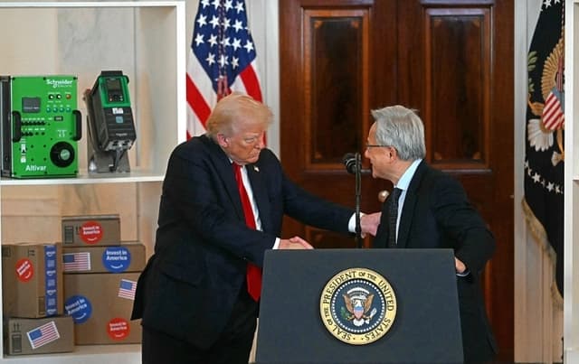 Demócratas del Senado instan a Trump a revertir acuerdo con China sobre chips de IA