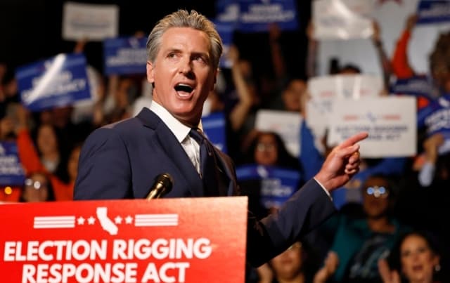 Newsom pide registros sobre operación del ICE cerca de rueda de prensa sobre redistribución de distritos