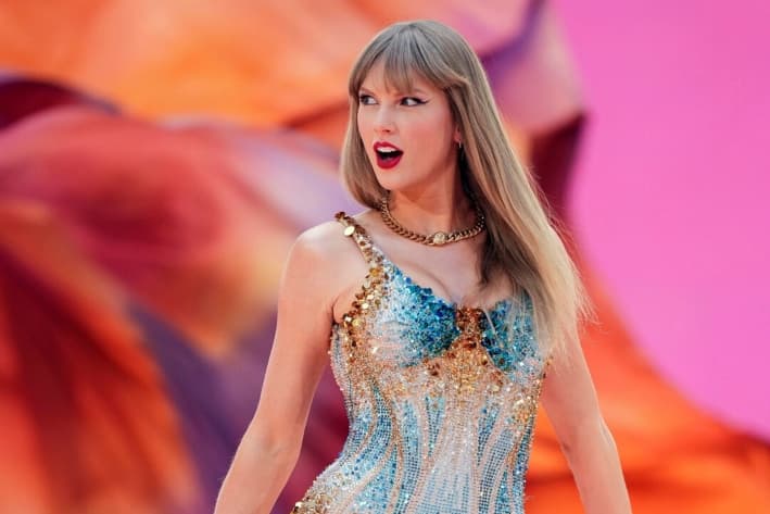 Taylor Swift se presenta en el estadio de Wembley como parte de su gira Eras, en Londres, el 21 de junio de 2024. (Scott A. Garfitt/Invision/AP, Archivo)