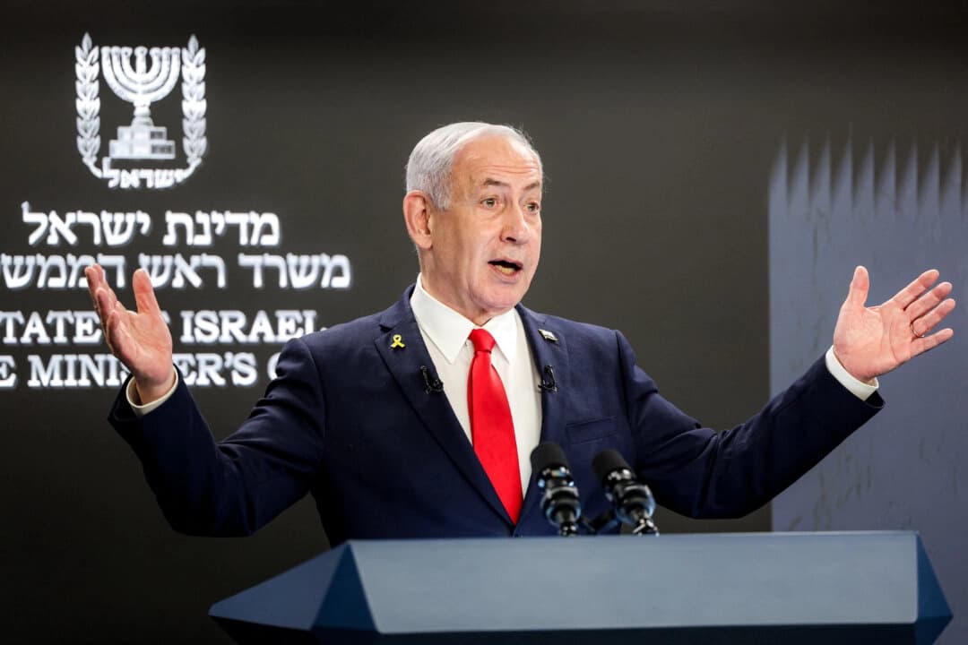 El primer ministro israelí, Benjamin Netanyahu, ofrece una rueda de prensa en la oficina del primer ministro en Jerusalén el 10 de agosto de 2025. (ABIR SULTAN/POOL/AFP a través de Getty Images)
