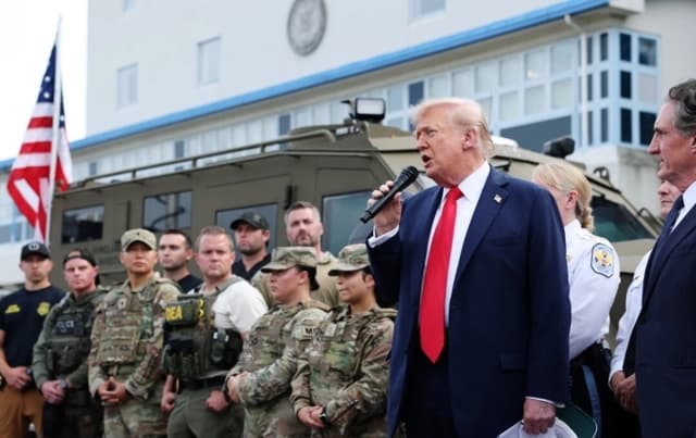 El presidente Donald Trump da un discurso ante agentes del orden en el Centro de Operaciones Anacostia de la Policía de Parques de EE. UU., en Washington, el 21 de agosto de 2025. (Anna Moneymaker/Getty Images)
