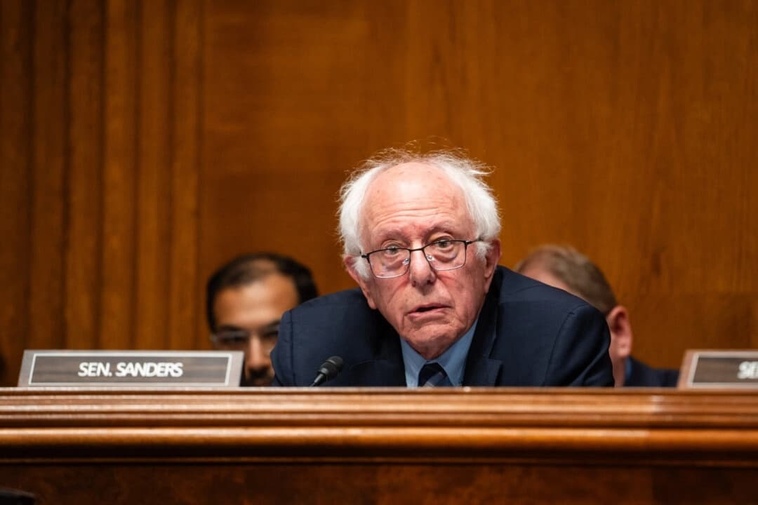 Senador Sanders respalda el plan del gobierno de Trump para tener participación accionaria en Intel