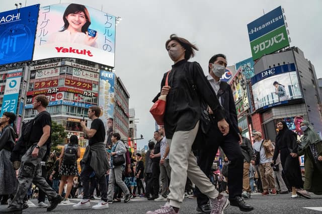 Incidente con gas pimienta deja 18 heridos y 1 detenido en área comercial céntrica de Tokio