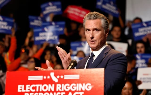 California avanza en la redistribución de distritos en represalia contra Texas