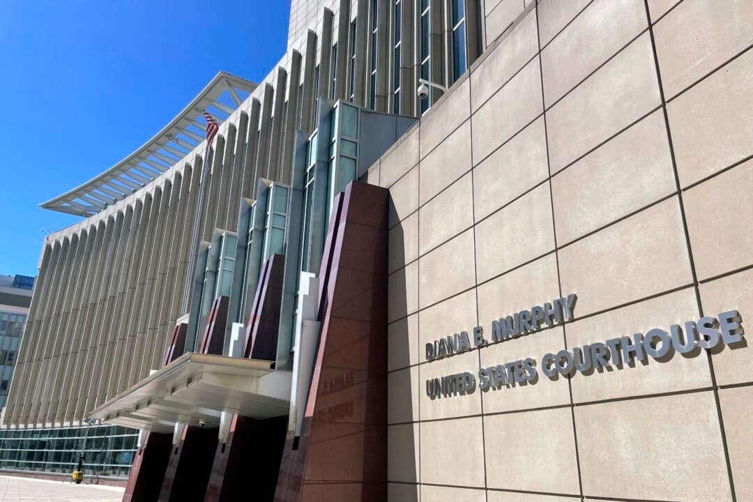 Juez anula ley de Minnesota que prohíbe programa a universidades religiosas con declaraciones de fe