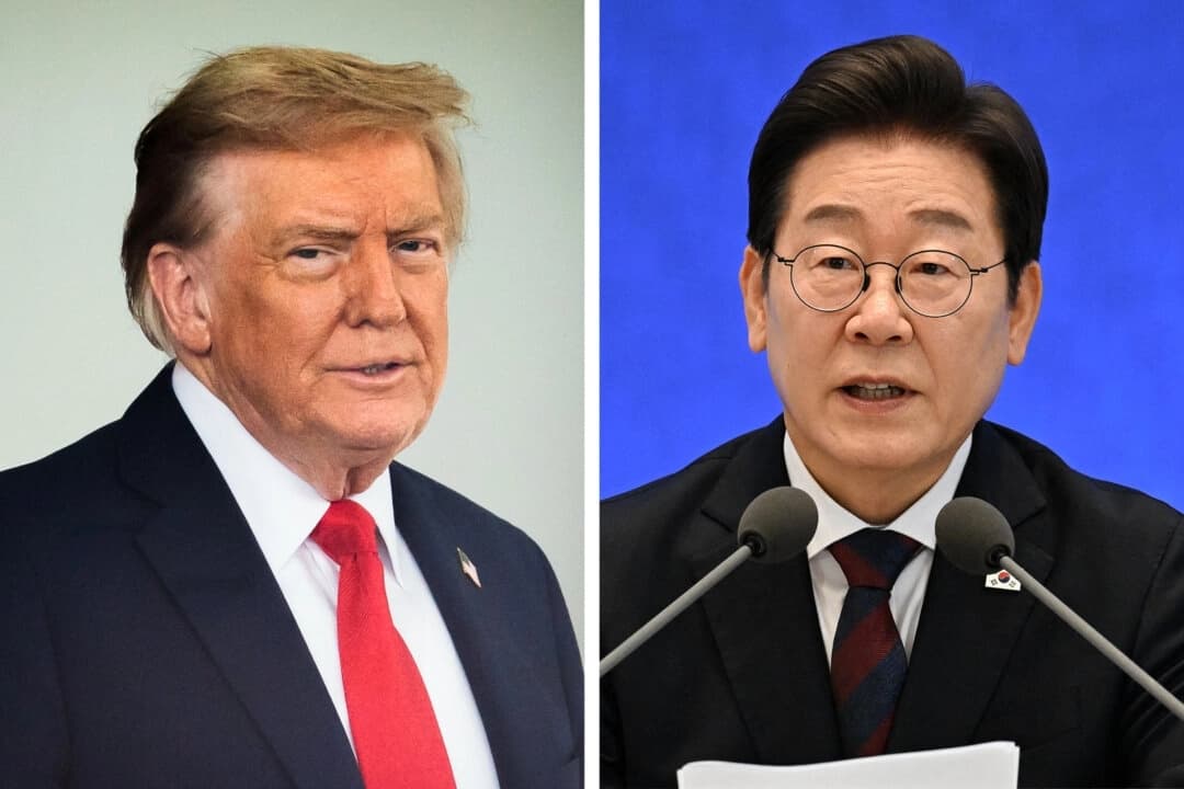 (I) El presidente de EE. UU., Donald Trump, en la Casa Blanca el 18 de agosto de 2025. (D) El presidente de Corea del Sur, Lee Jae Myung, asiste a una rueda de prensa en Seúl, Corea del Sur, el 3 de julio de 2025. (Madalina Kilroy/The Epoch Times, Kim Min-Hee/POOL/AFP a través de Getty Images)
