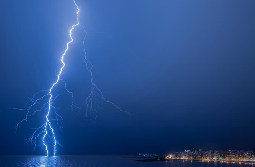 Influencer Karen Polinesia creyó morir cuando el avión en que volaba a NY fue impactado por un rayo