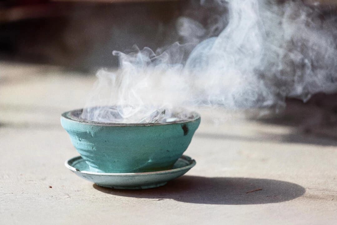La enfermedad es causada por el calor húmedo y recomienda hierbas, tés y alimentos para combatirlo.(dleffler/Shutterstock)