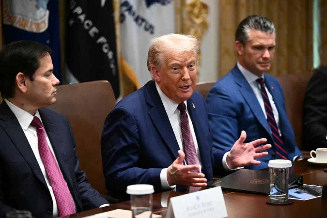 El presidente Donald Trump participa en una reunión del Gabinete en la Casa Blanca el 26 de agosto de 2025. (Mandel Ngan/AFP a través de Getty Images).