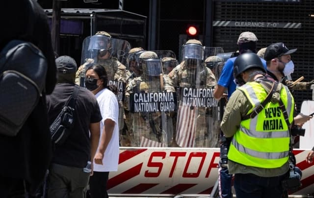 DHS condena violenta agresión de alborotadores contra agentes del ICE en San Francisco