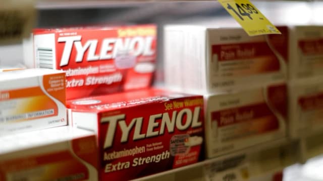 Analgésico de la marca Tylenol en exhibición en la tienda Safeway de Wheaton, Maryland, el 13 de febrero de 2015. (Gary Cameron/Reuters)
