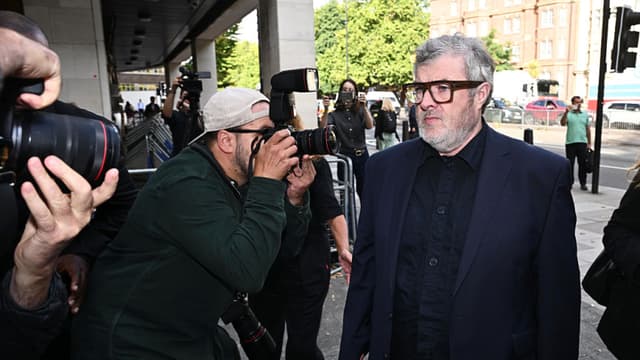 Paul Gallagher llega al Tribunal de Magistrados de Westminster el 27 de agosto de 2025 en Londres, Inglaterra. Gallagher, hermano mayor de Noel y Liam Gallagher, de Oasis, comparece acusado de violación, agresión sexual y otros delitos que, según la Policía Metropolitana, habrían tenido lugar entre 2022 y 2024. (Foto de Leon Neal/Getty Images)