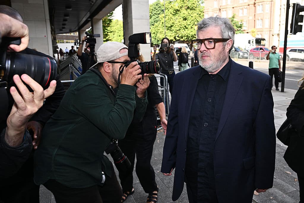 Paul Gallagher llega al Tribunal de Magistrados de Westminster el 27 de agosto de 2025 en Londres, Inglaterra. Gallagher, hermano mayor de Noel y Liam Gallagher, de Oasis, comparece acusado de violación, agresión sexual y otros delitos que, según la Policía Metropolitana, habrían tenido lugar entre 2022 y 2024. (Foto de Leon Neal/Getty Images)