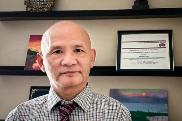 Jiang Pinchao es un autor y poeta chino, editor de "Colección de poemas del 4 de junio", una antología de 2007 que documentó las voces de los sobrevivientes y simpatizantes del movimiento estudiantil prodemocracia chino de 1989.   (Cortesía de Jiang Pinchao).


