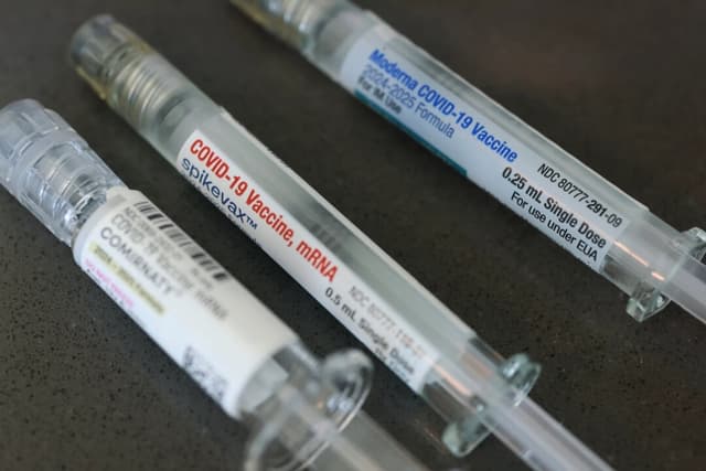 Grupo de ginecología y obstetricia recomienda vacunación contra COVID-19 para embarazadas